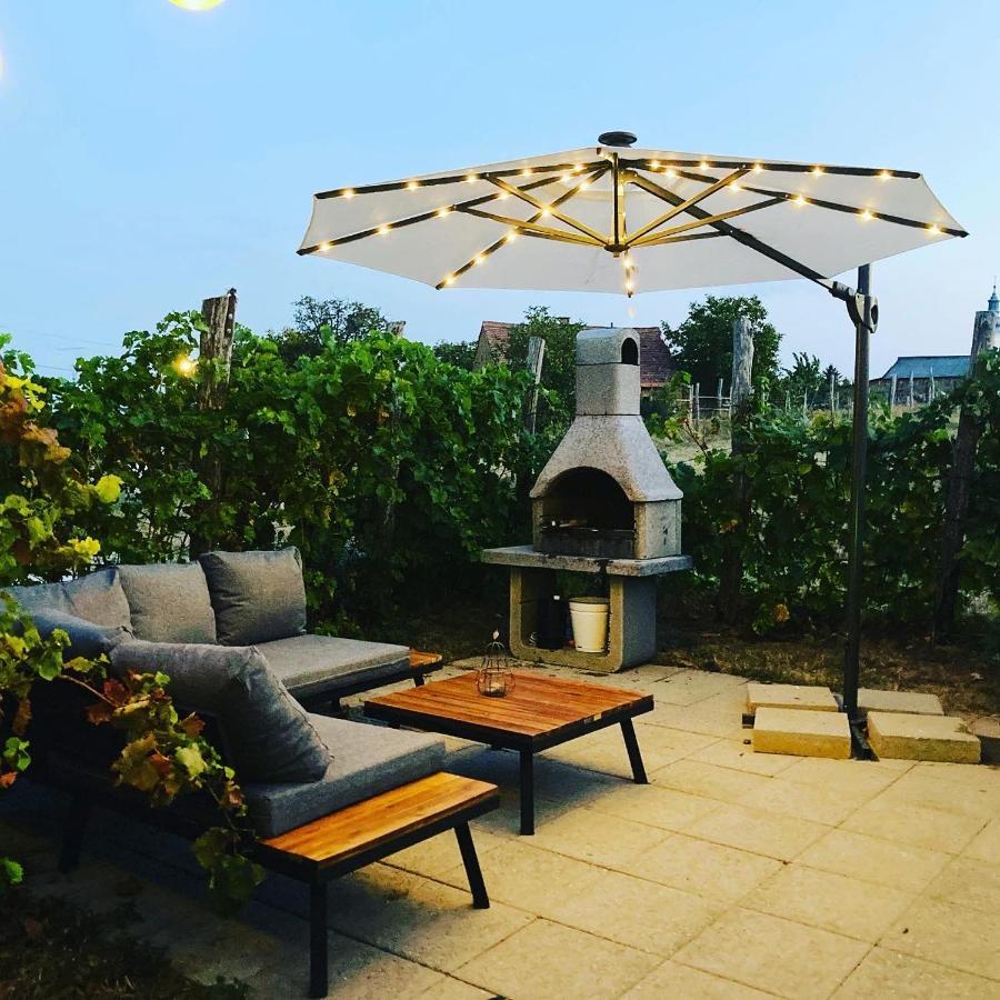 Edenkert Vendeghazak Hotel Pecsvarad Exterior photo